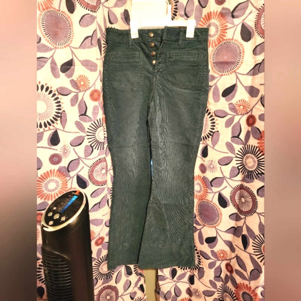 American Eagle Super High Rise Flare Courderoy Pants Size 8